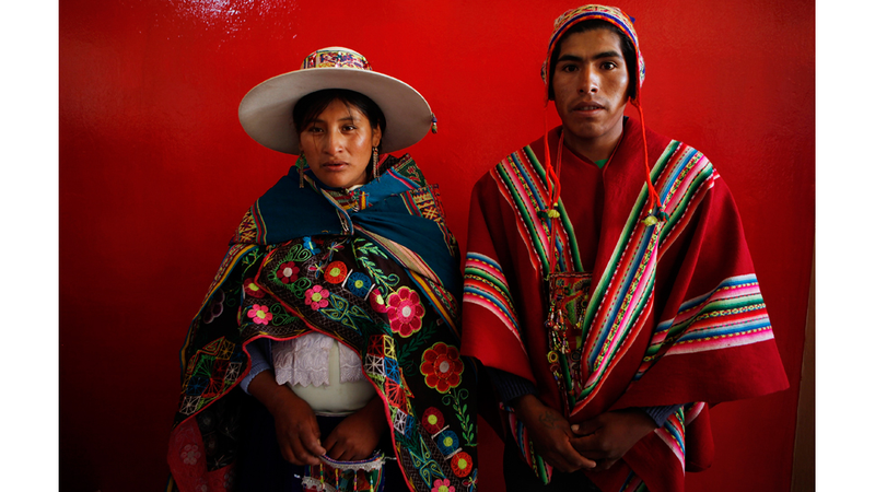 Illustration for article titled 350 Couples Married In Colorful Bolivian Mass Wedding